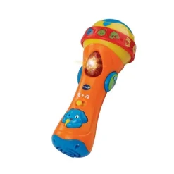 Baby Syng med mikrofon