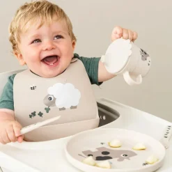 Done By Deer Silikone hagesmæk Sheepy Sand