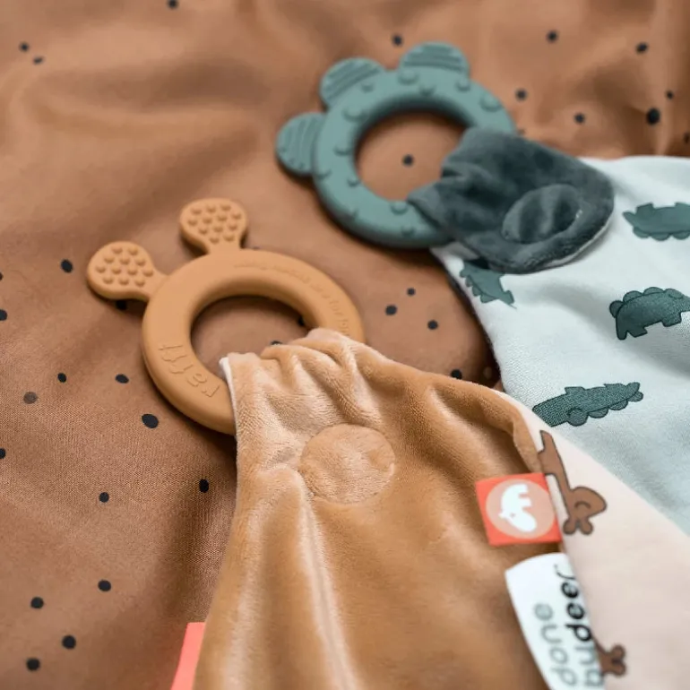 Done by Deer Sutteklud m/bidering Raffi Mustard