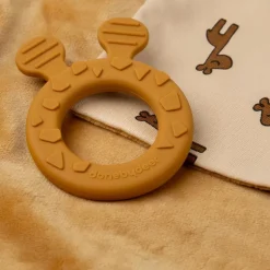 Done by Deer Sutteklud m/bidering Raffi Mustard