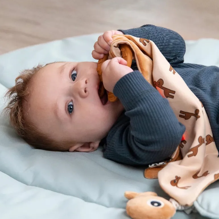 Done by Deer Sutteklud m/bidering Raffi Mustard