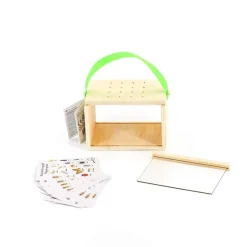 MAMAMEMO INSEKTHUS I TRÆ MED KORT