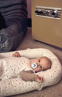 Najell Sovepose - Dot White/6-18 måneder